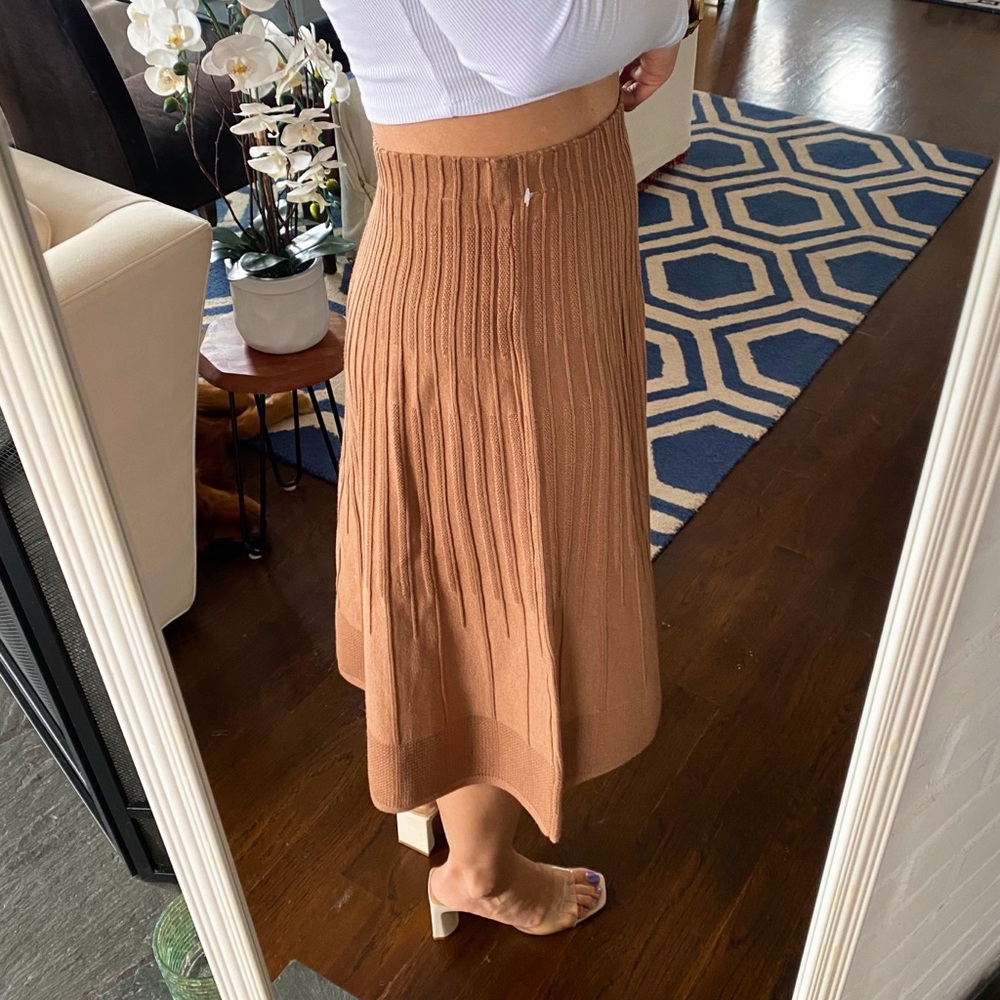 MILANO Elegant Camel Knit Pleated Skirt! 🍂 - Picture 3 of 14